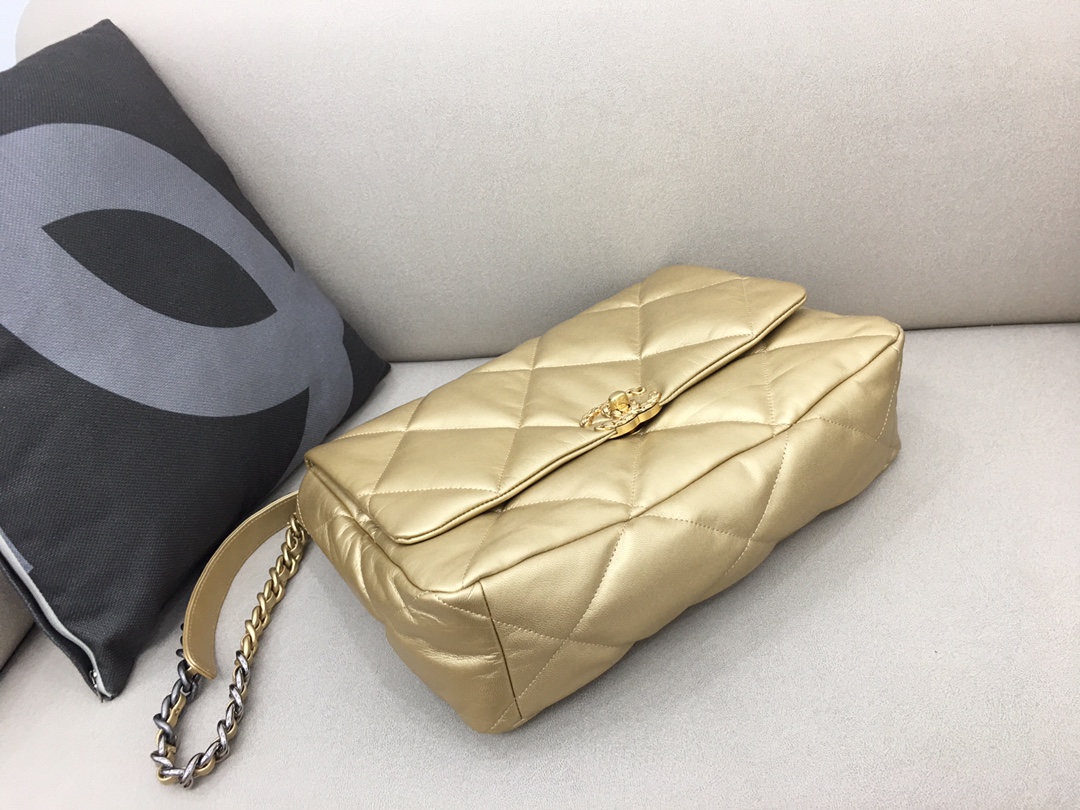 Lambskin 19 Maxi Handbag Flap Bag AS1162 Gold